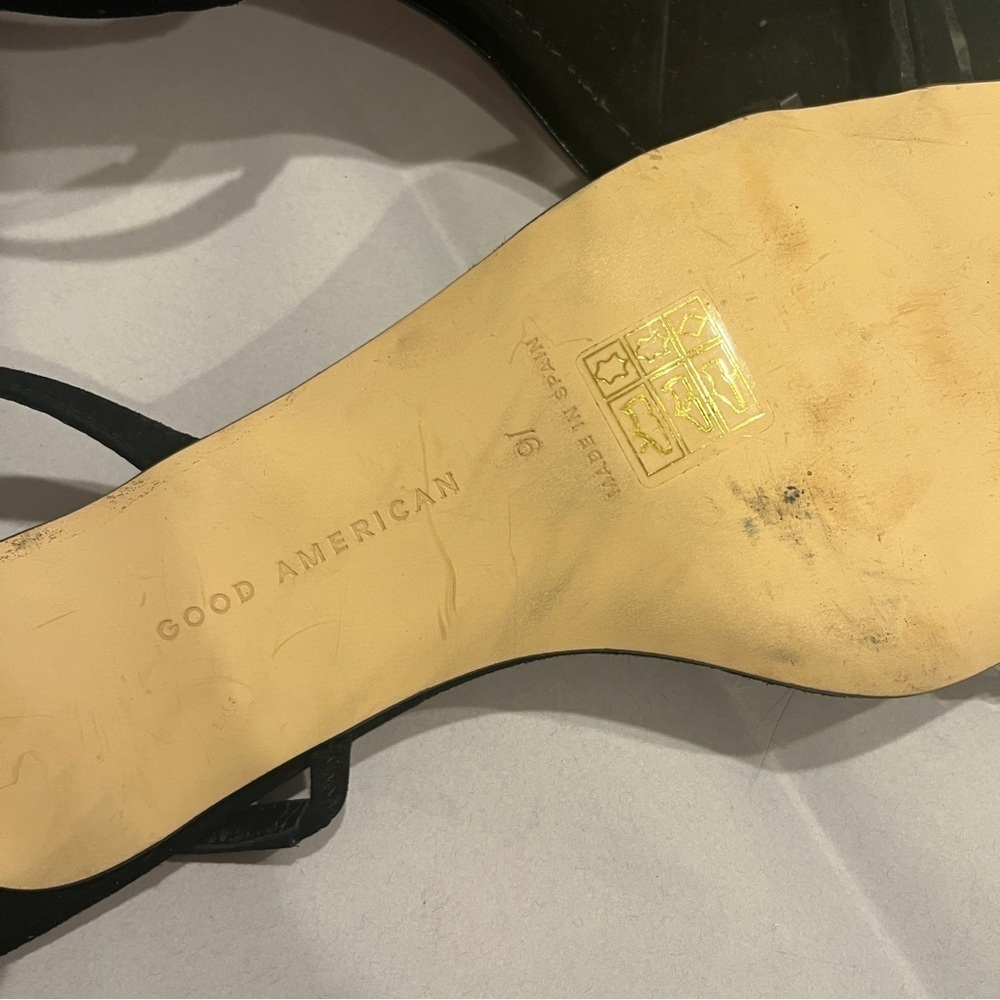 Good American black velvet feel strappy kitten pump gold accent toe size 9 - Picture 3 of 9